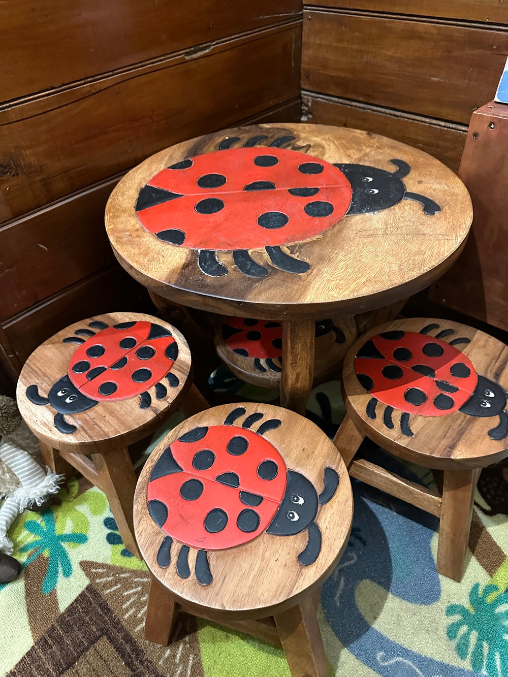 Kids Table and Chairs